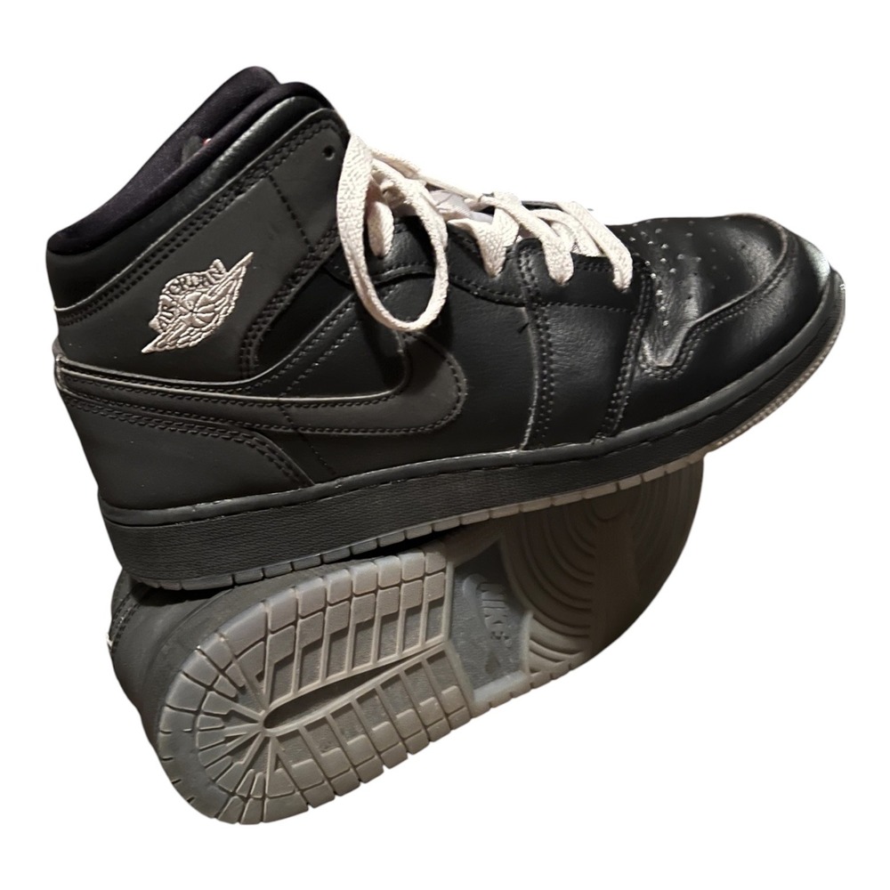 Nike Air Jordan 1 Mid Black Grey Red HV5180-010 Kids Size 7Y Sneakers
